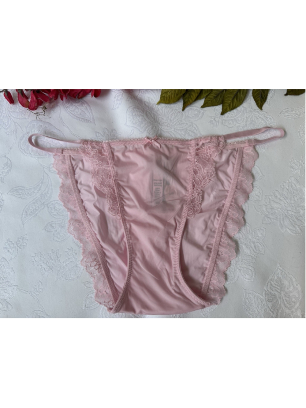 VICTORIA'S SECRET M PINK SILKY LACE DREAM ANGELS STRAP STRING BIKINI PANTIES NWT